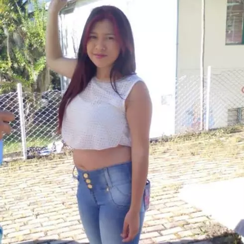 Chica de 27 busca chico para hacer pareja en Medellín, Colombia